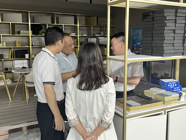 尤特森集團(tuán)熱烈歡迎廣州市建設(shè)工程消防協(xié)會領(lǐng)導(dǎo)一行蒞臨我司參觀考察